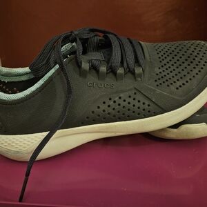 8 CROCS Women's s Naby and White Sneakers